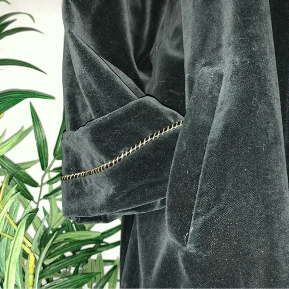 v i n t a g e :: Romantic Soft Velvet Longline Buttoned Coat - Picture 13 of 14